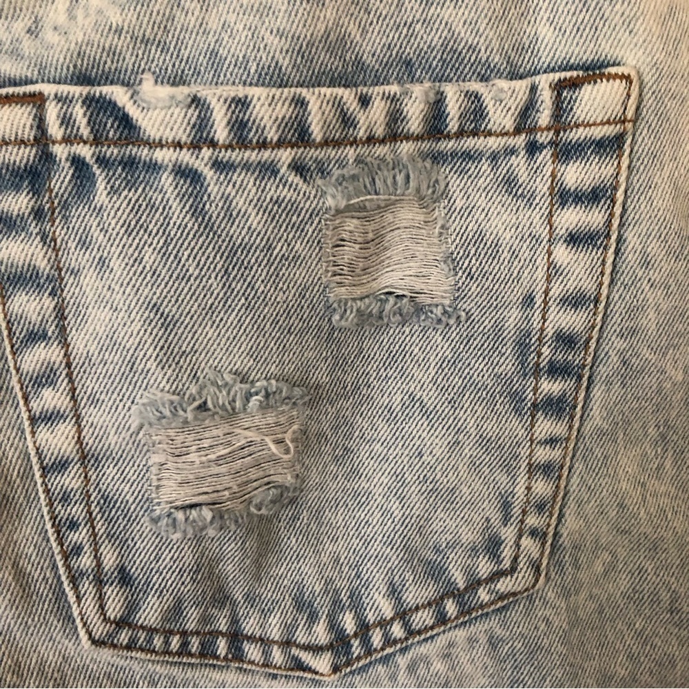 High Rise High Waist Light Wash Distressed Mom Jeans Size 26 - Picture 15 of 16